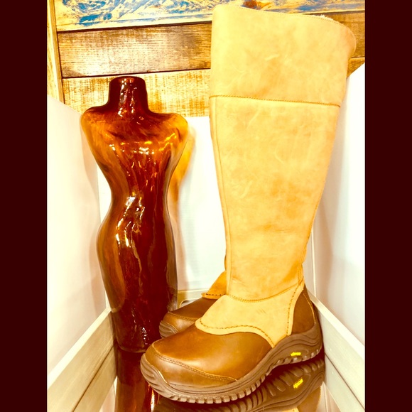 UGG Shoes - UGG BOOTS women BRAND NEW UGG   LEATHER boots